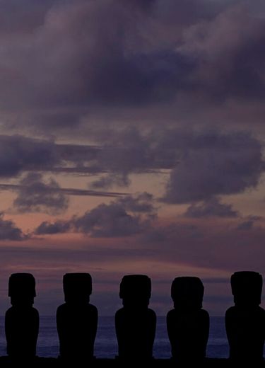 Sunrise in Tongariki, Easter Island