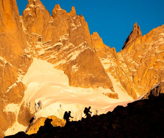 People hiking the Fitz Roy in El Chaltén.
