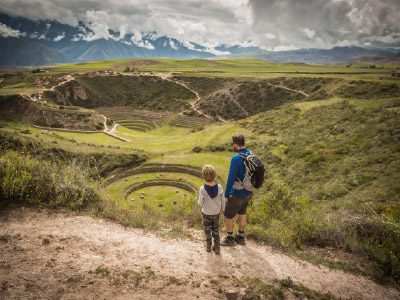 A kid with his father enjoying the views of Moray in Valle Sagrado, Perú